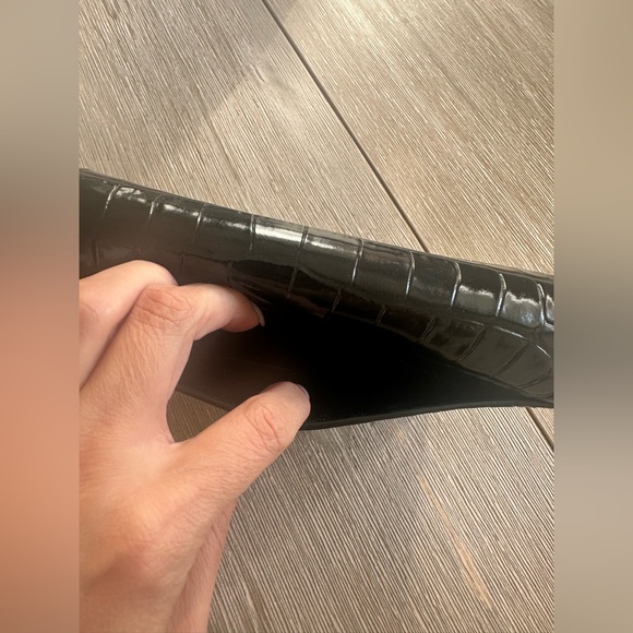 Balenciaga- Shiny Calfskin Crocodile Embossed Sharp Crossbody Clutch Black - Picture 4 of 12